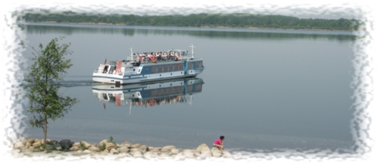 Passagierschiff am Sdufer des Senftzenberger Sees