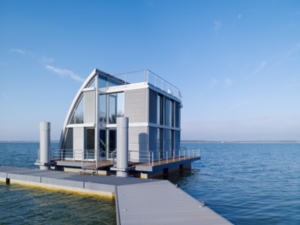 Schwimmendes Ferienhaus auf dem Geierswalder See